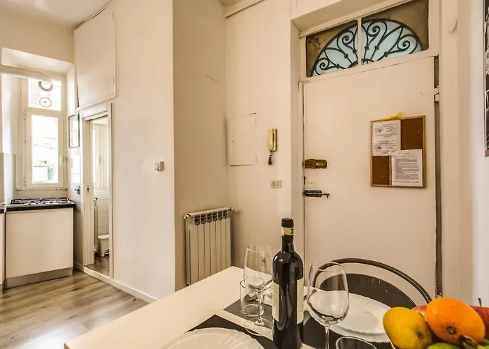 Apartment Lovely With Balcony In Campo De' Fiori
