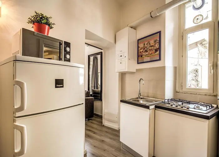 Lovely With Balcony In Campo De' Fiori Apartment