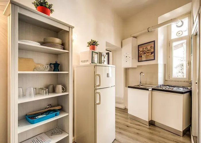 Lovely With Balcony In Campo De' Fiori
